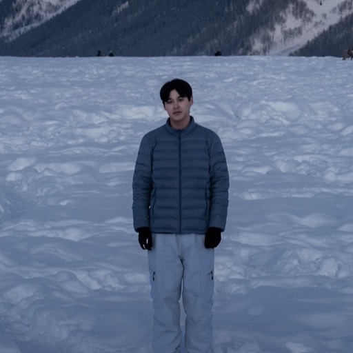 朱晨俊站在雪地中的头像